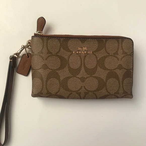 Coach Wristlet. - Picture 1 of 5
